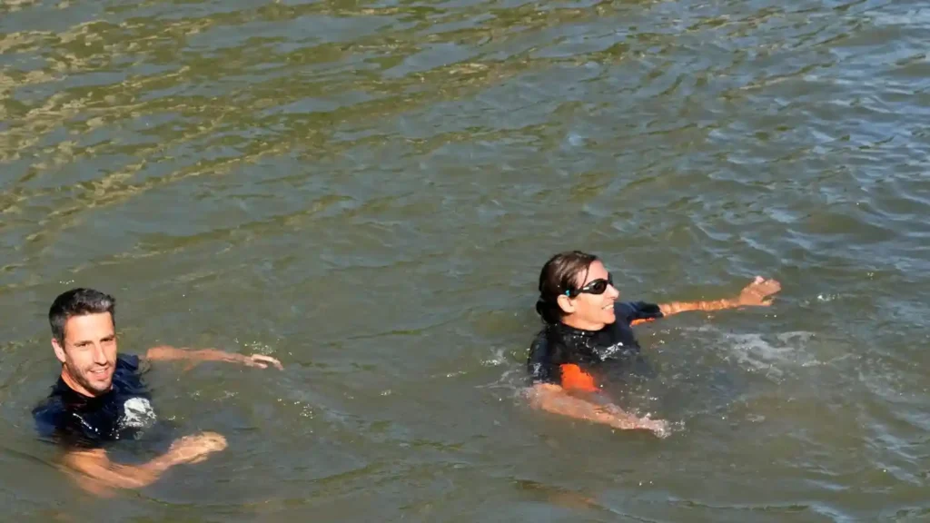 Paris Mayor Swims